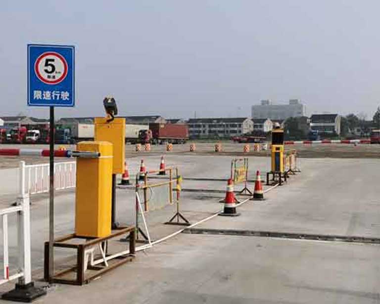 江蘇省蘇州市張家港金港鎮中港北路（lù）與長江中路交界處